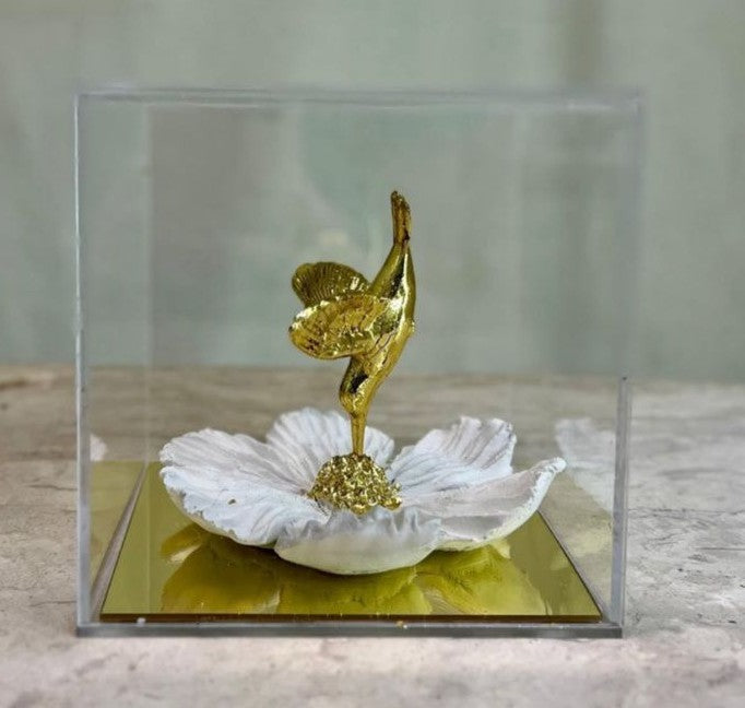 Caixa Acrílica Beija-Flor na flor