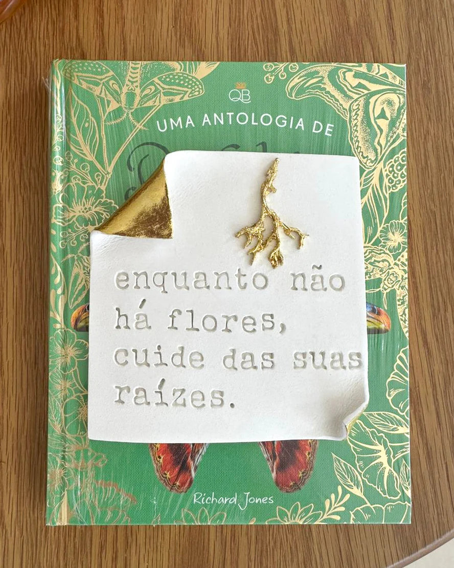 Pergaminho personalizado em cerâmica – Enquanto não há flores, cuide das suas raízes